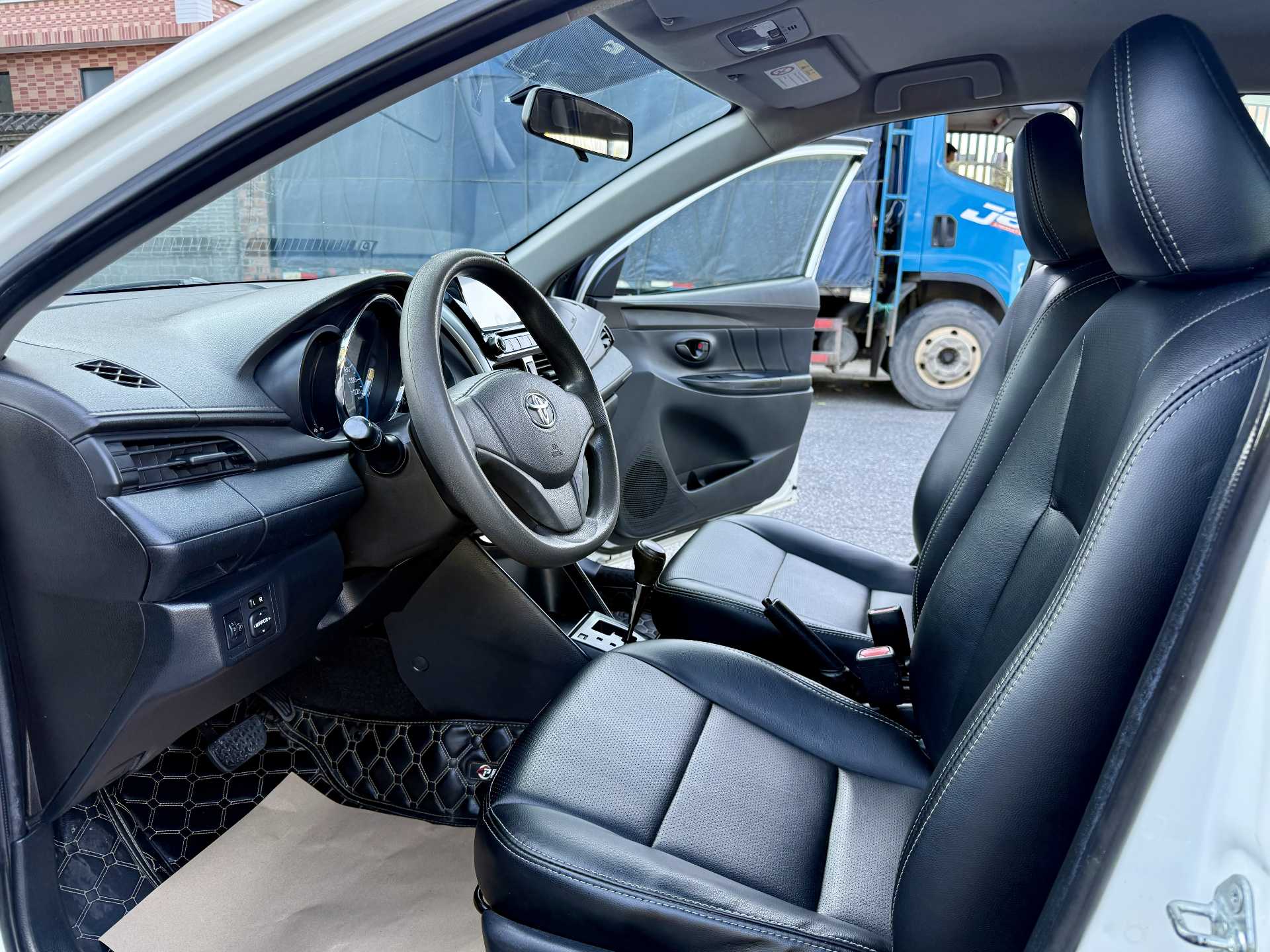 Toyota Vios 2015 #4 Toyota Vios 2015 car image #4