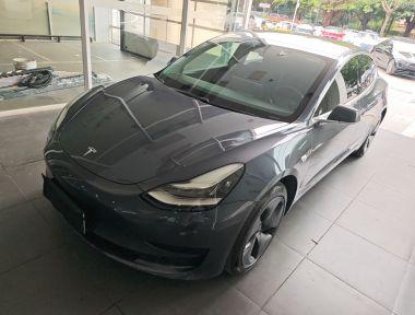 Tesla Model 3 2020 car image 