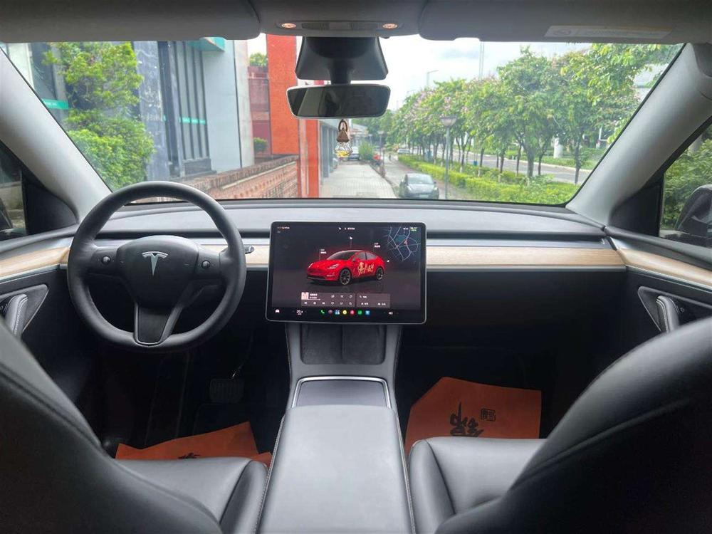 Tesla Model Y 2022 car image #11
