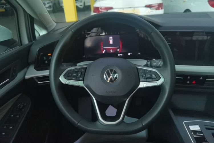 Volkswagen Golf 2023 car image #11