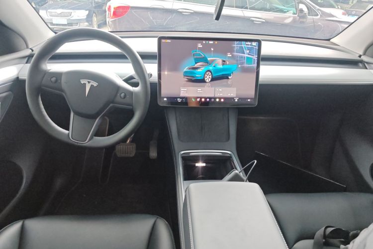 Tesla Model Y 2023 car image #14