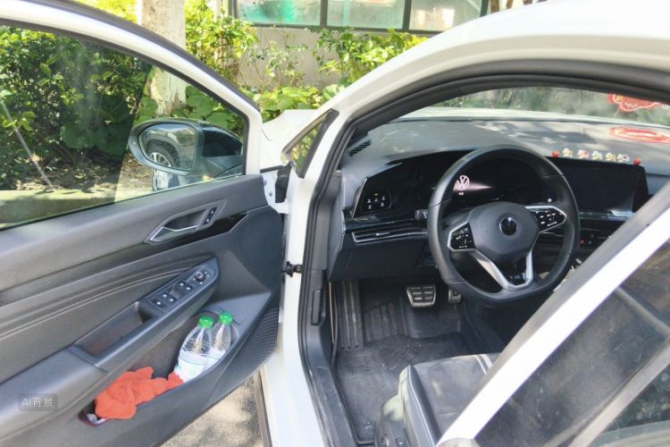 Volkswagen Golf 2023 car image #18