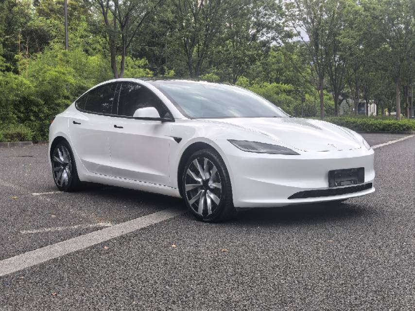 Tesla Model 3 2025 car image #3