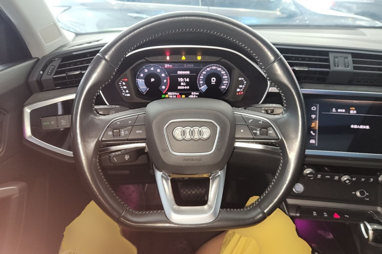 Audi Q3 2020 #11 Audi Q3 2020 car image #11