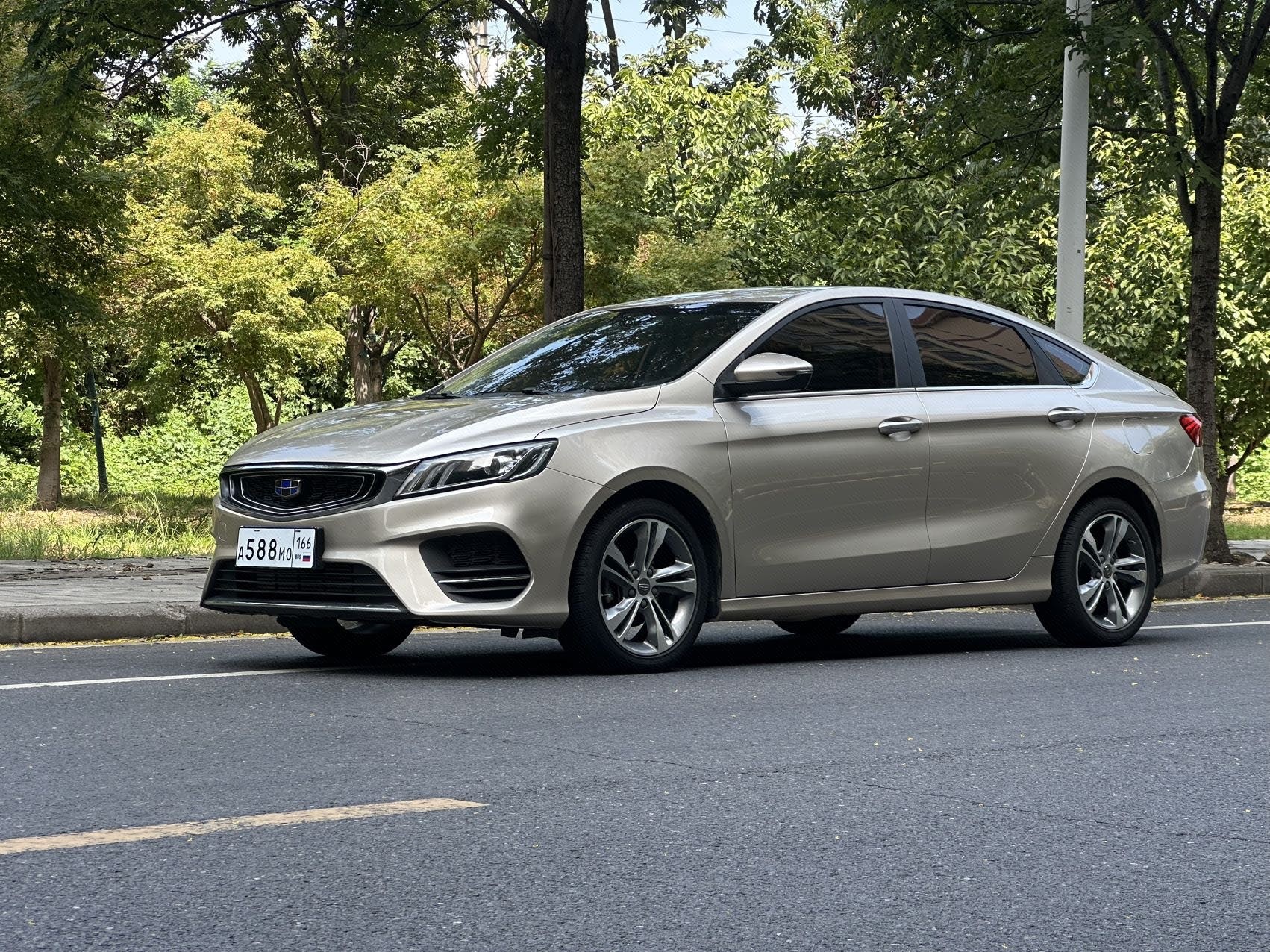 GEELY Binray 2018 immagine di auto 