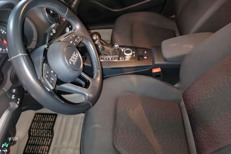 Audi A3 2018 car image #12