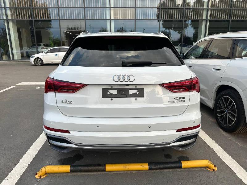 Audi Q3 2022 car image #8