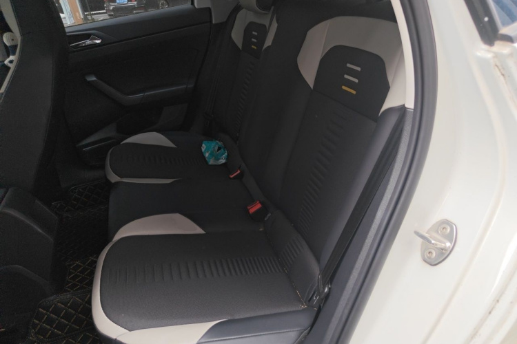Volkswagen Polo 2021 car image #10
