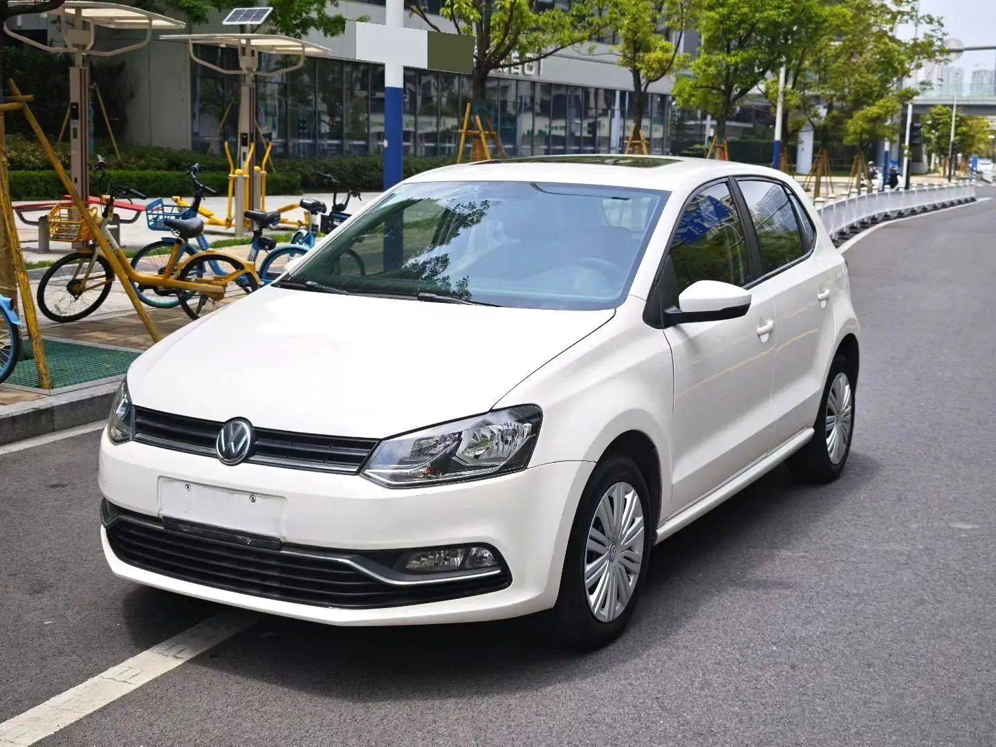 Volkswagen Polo 2016 car image 