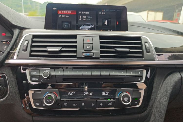 BMW 3 Series 2019 car image #13