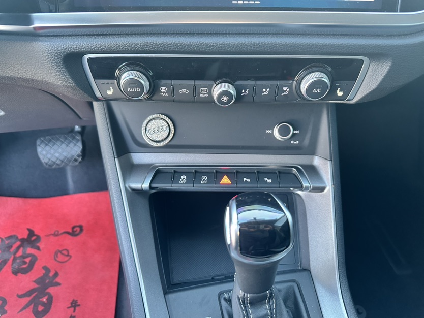 Audi Q3 2023 car image #15