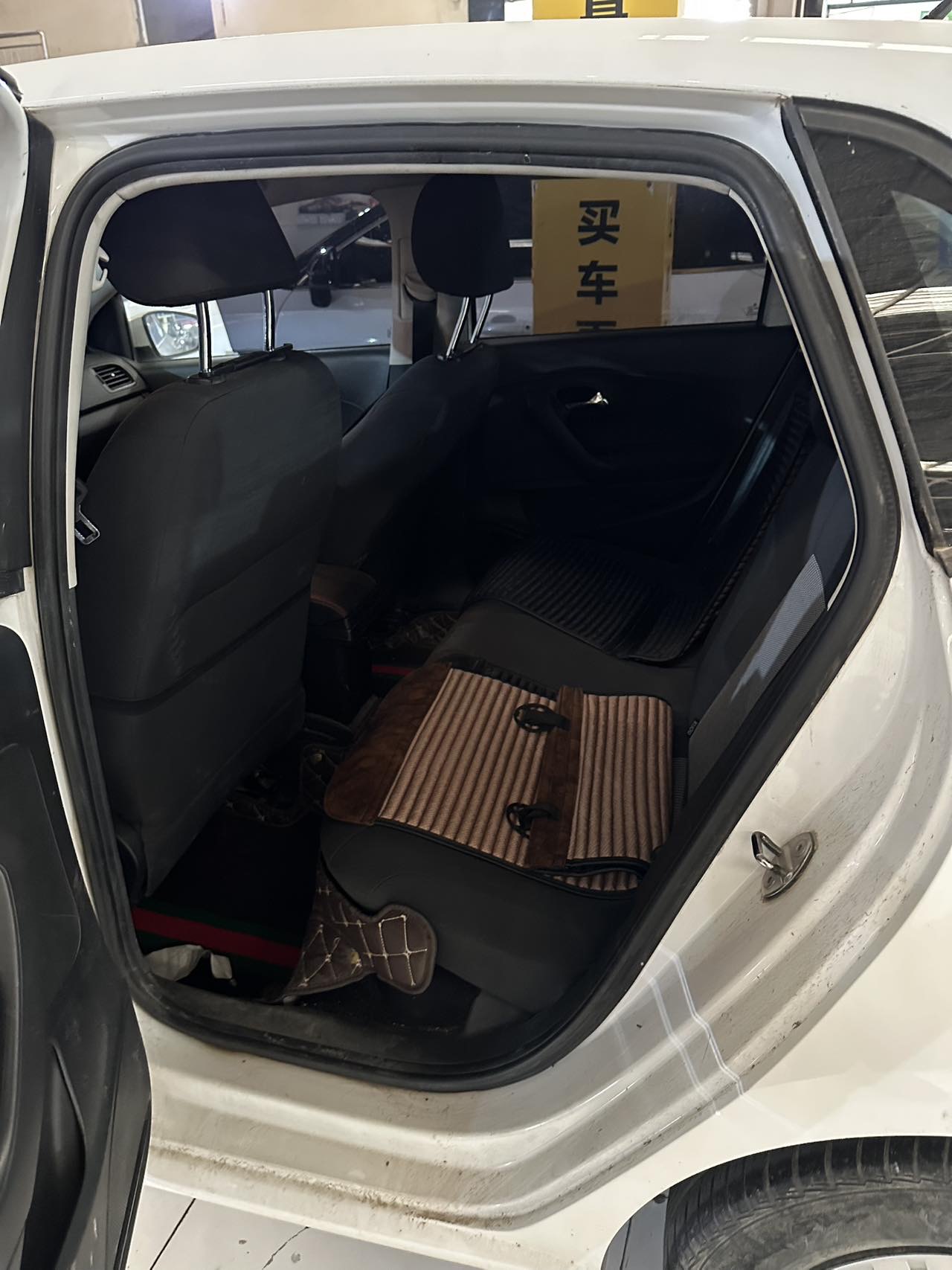 Volkswagen Polo 2015 car image #5