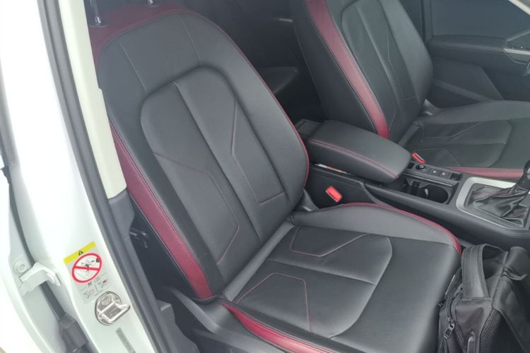 Audi Q3 2020 car image #24