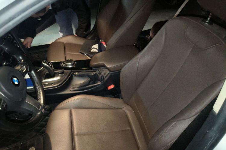 BMW 3 Series 2019 car image #19