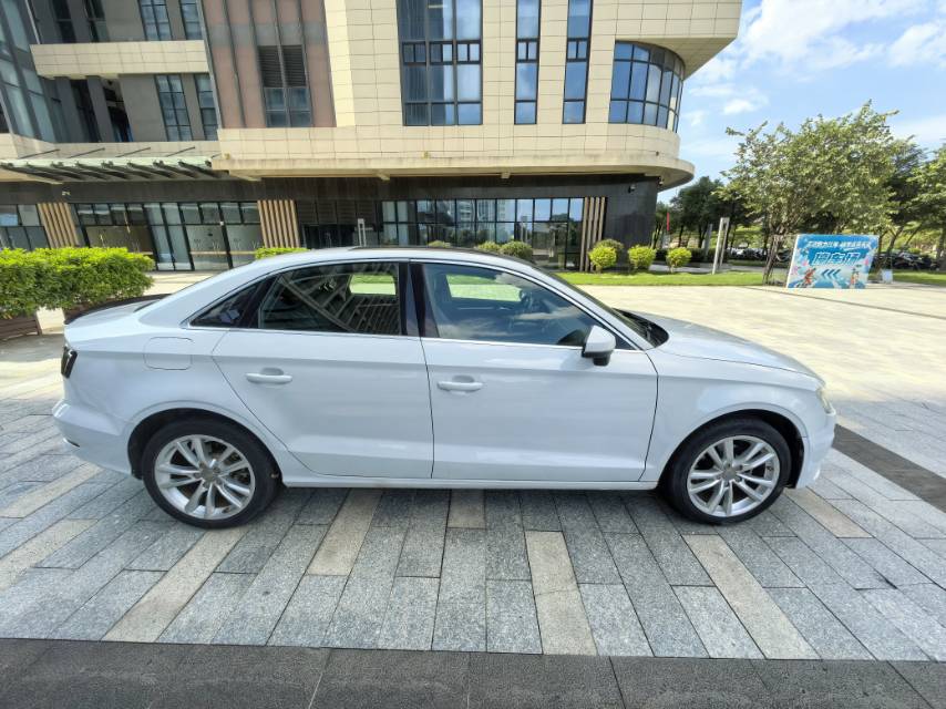 Audi A3 2015 car image #4