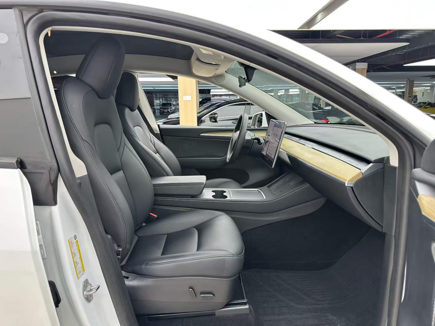 Tesla Model Y 2022 car image #6