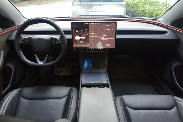 Tesla Model 3 2025 car image #11