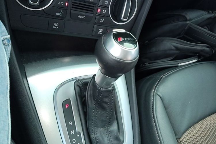 Audi Q3 2017 car image #14