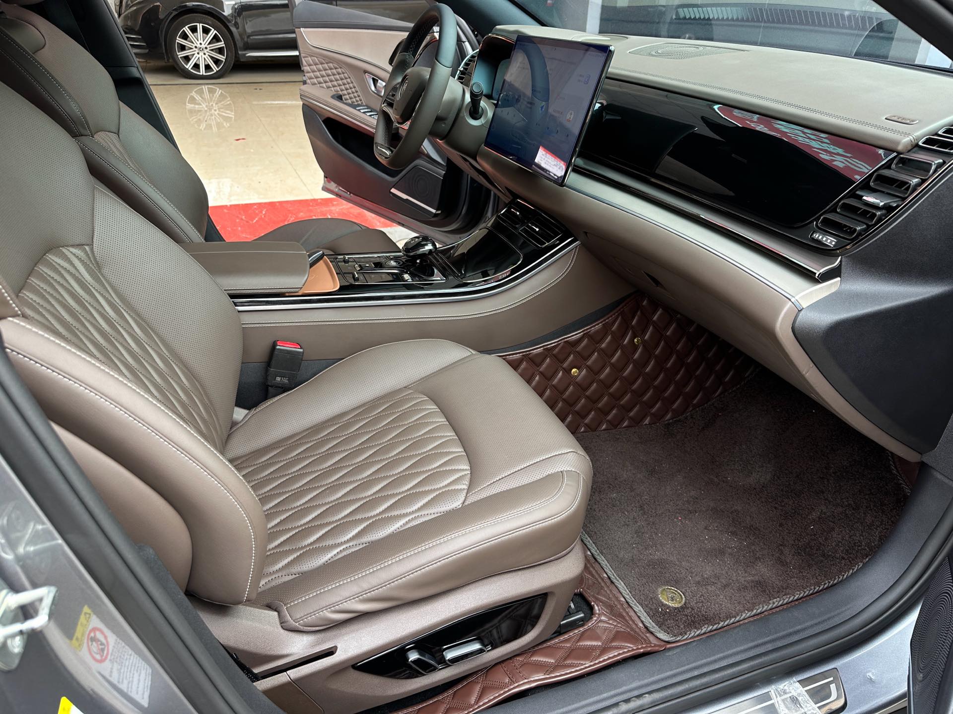 BYD Han 2023 car image #6