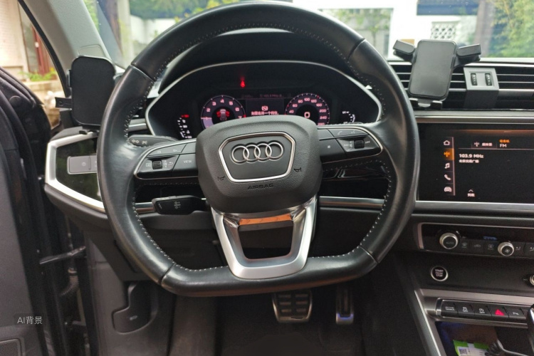 Audi Q3 2021 car image #12