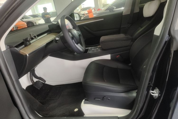 Tesla Model Y 2023 #15 Tesla Model Y 2023 car image #15