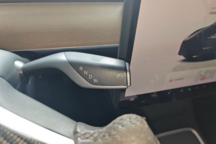 Tesla Model Y 2021 #14 Tesla Model Y 2021 car image #14