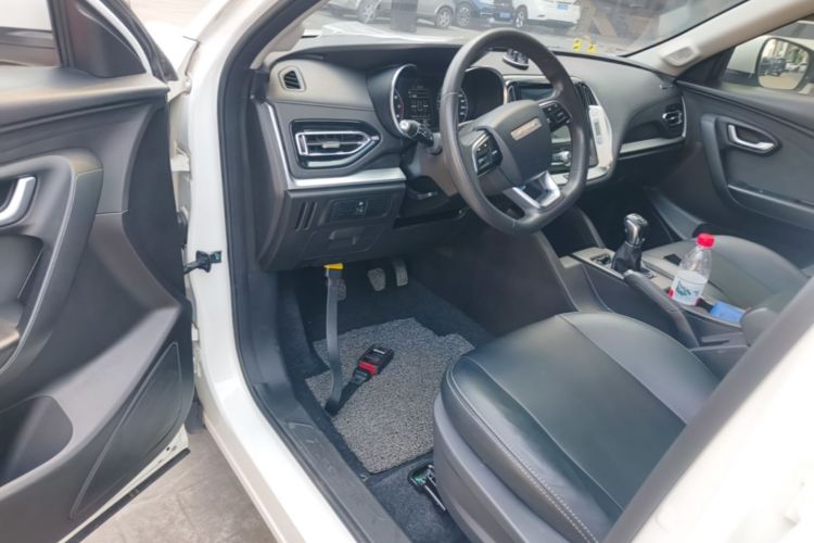 2020 car image #12