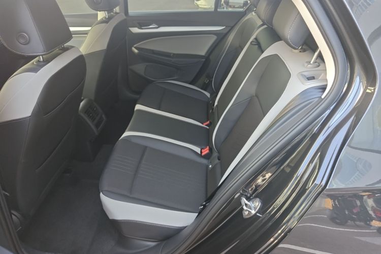 Volkswagen Golf 2023 imagem de carro #17