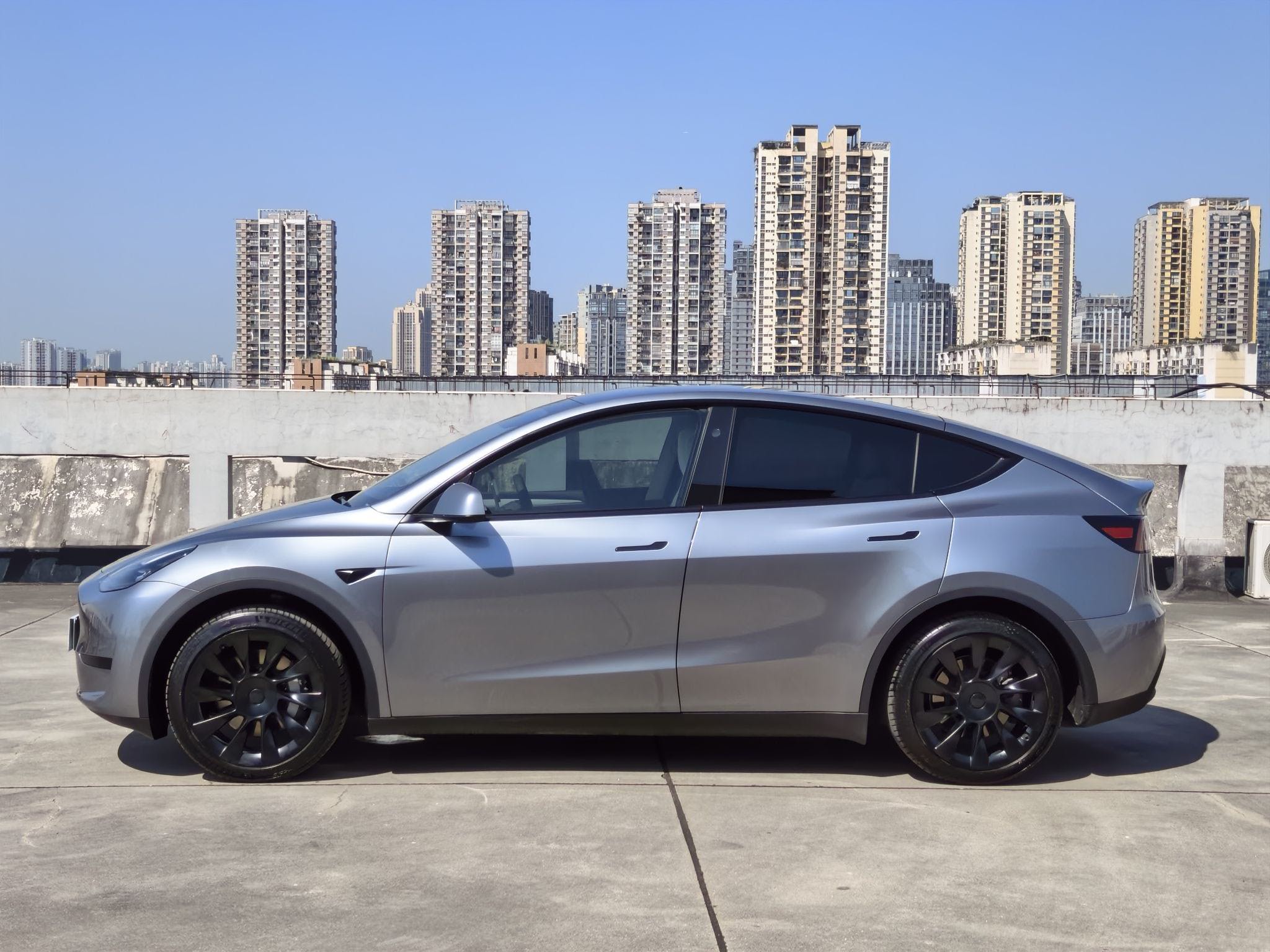 Tesla Model Y 2024 #4 Tesla Model Y 2024 car image #4