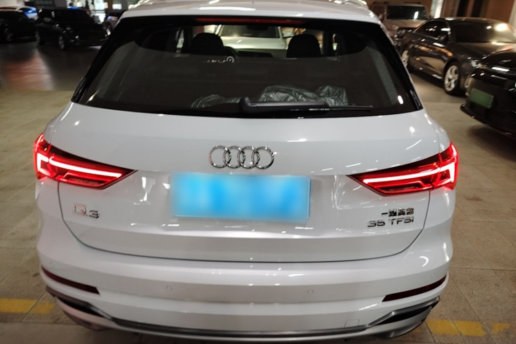 Audi Q3 2022 car image #6