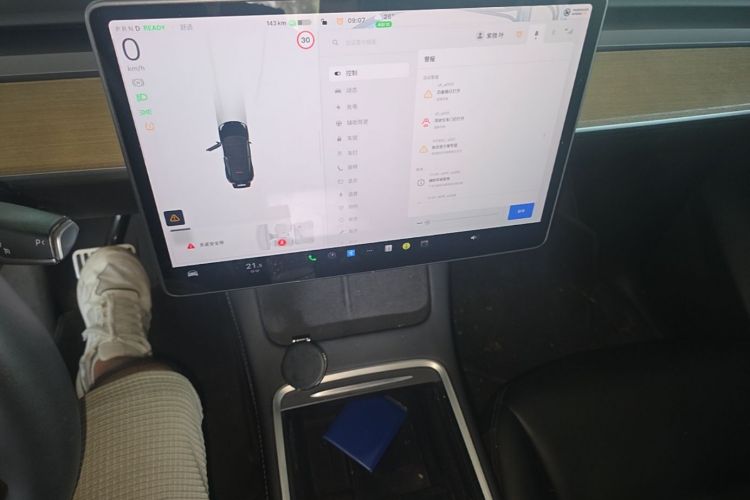 Tesla Model Y 2023 car image #17