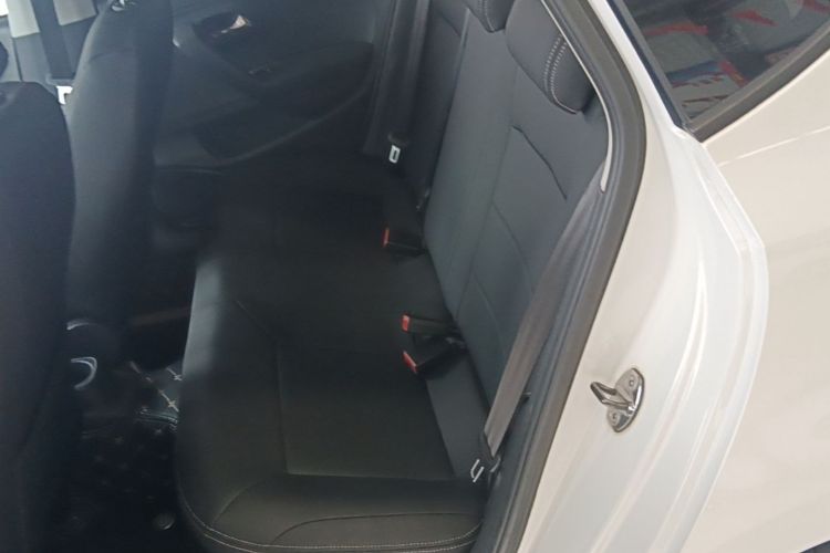 Volkswagen Polo 2018 car image #17