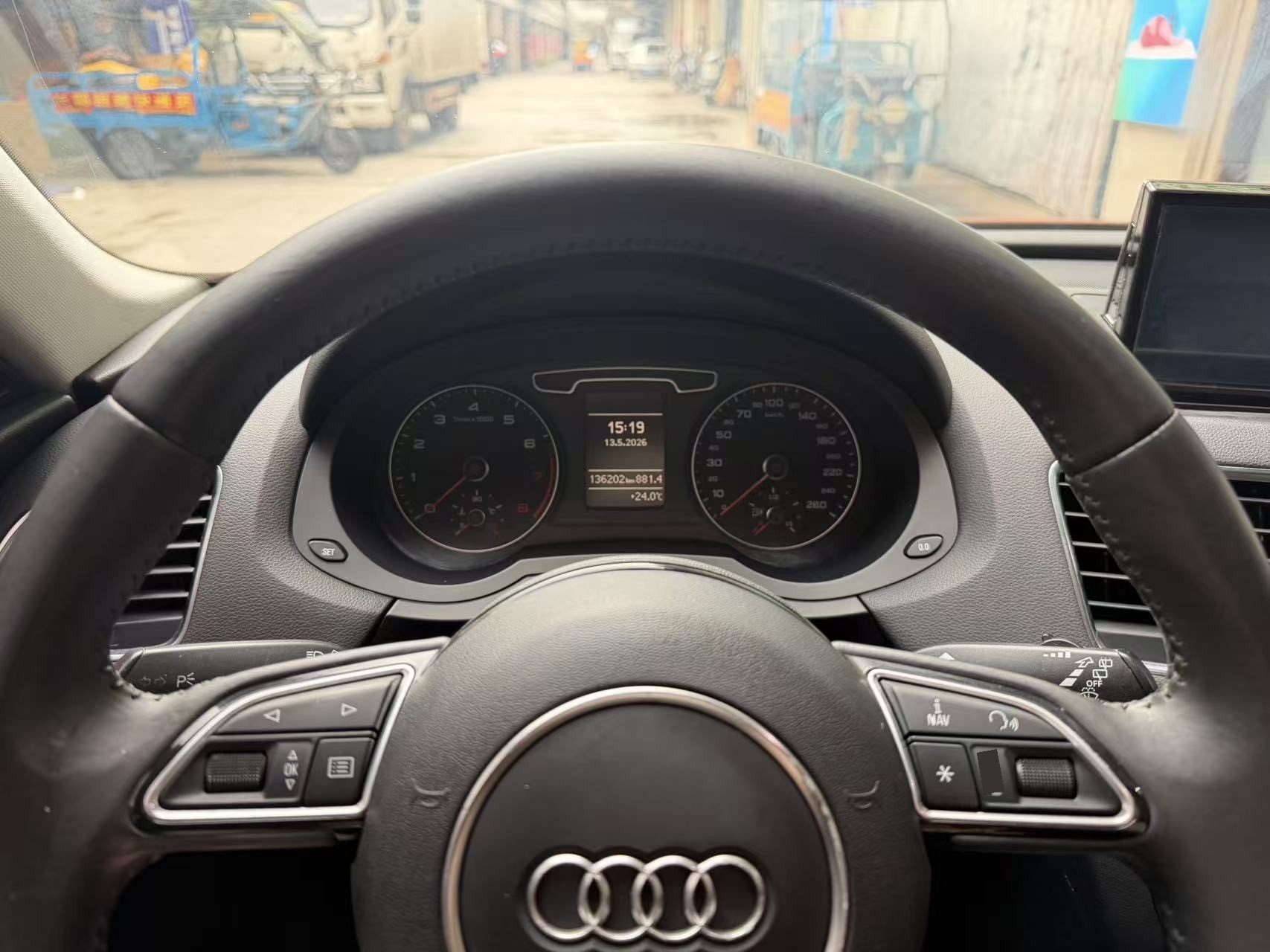 Audi Q3 2014 car image #9