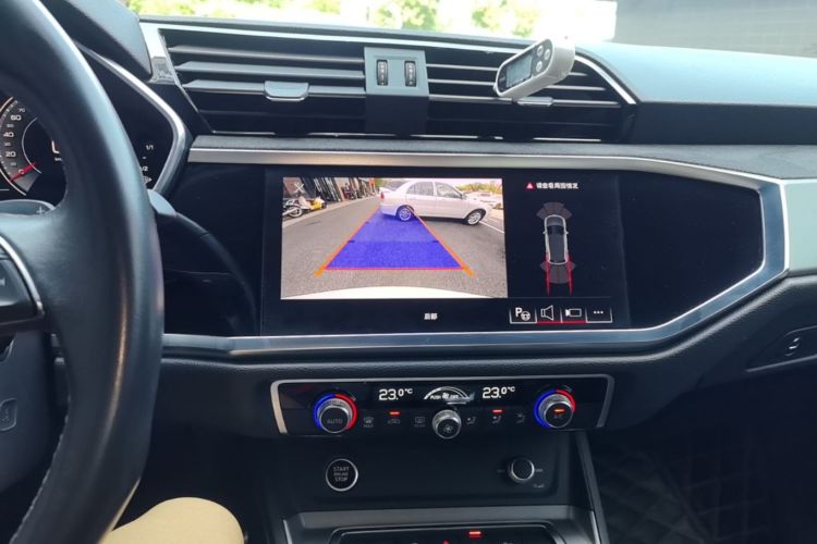 Audi Q3 2023 car image #18