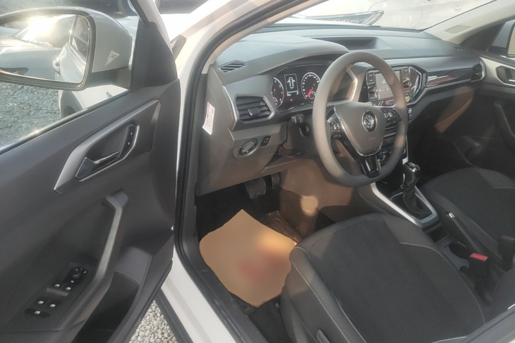 Volkswagen T-Cross 2019 #12 Volkswagen T-Cross 2019 صورة سيارة #12