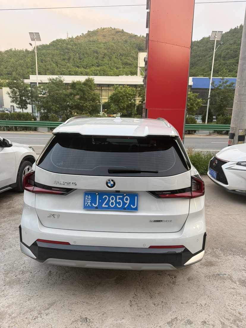 BMW X1 2024 car image #2
