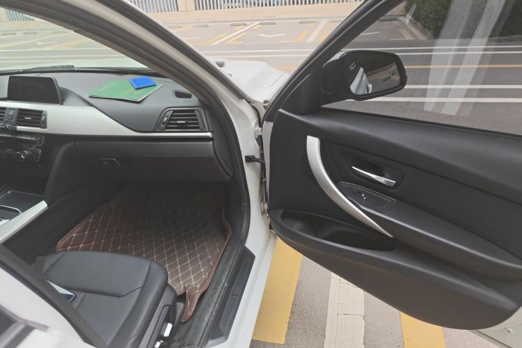 BMW 3 Series 2016 car image #23