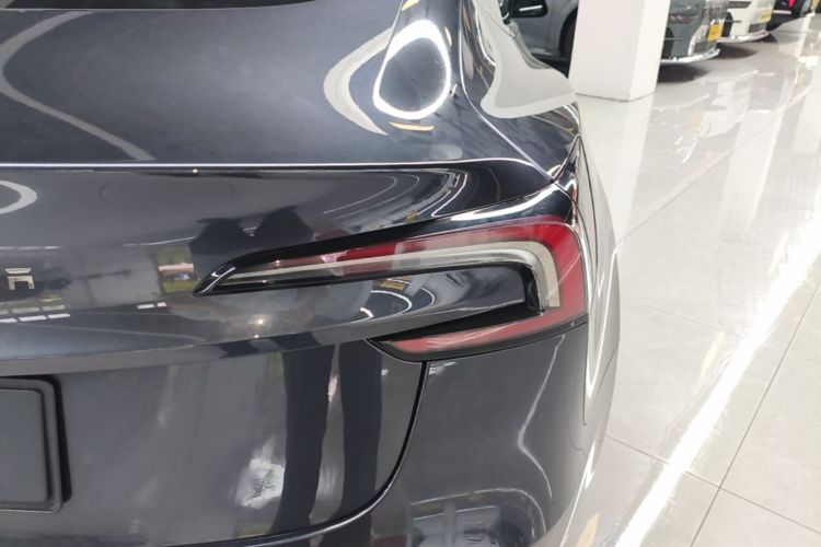 Tesla Model 3 2024 car image #8