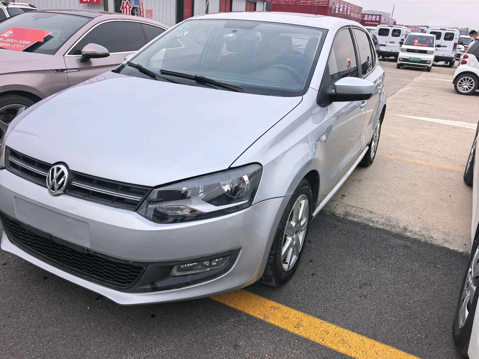 Volkswagen Polo 2013 Volkswagen Polo 2013 car image