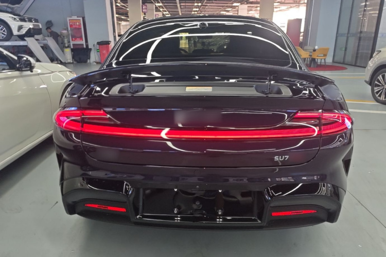 MI SU7 2025 immagine di auto #6