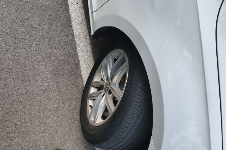 Volkswagen Golf 2019 car image #9