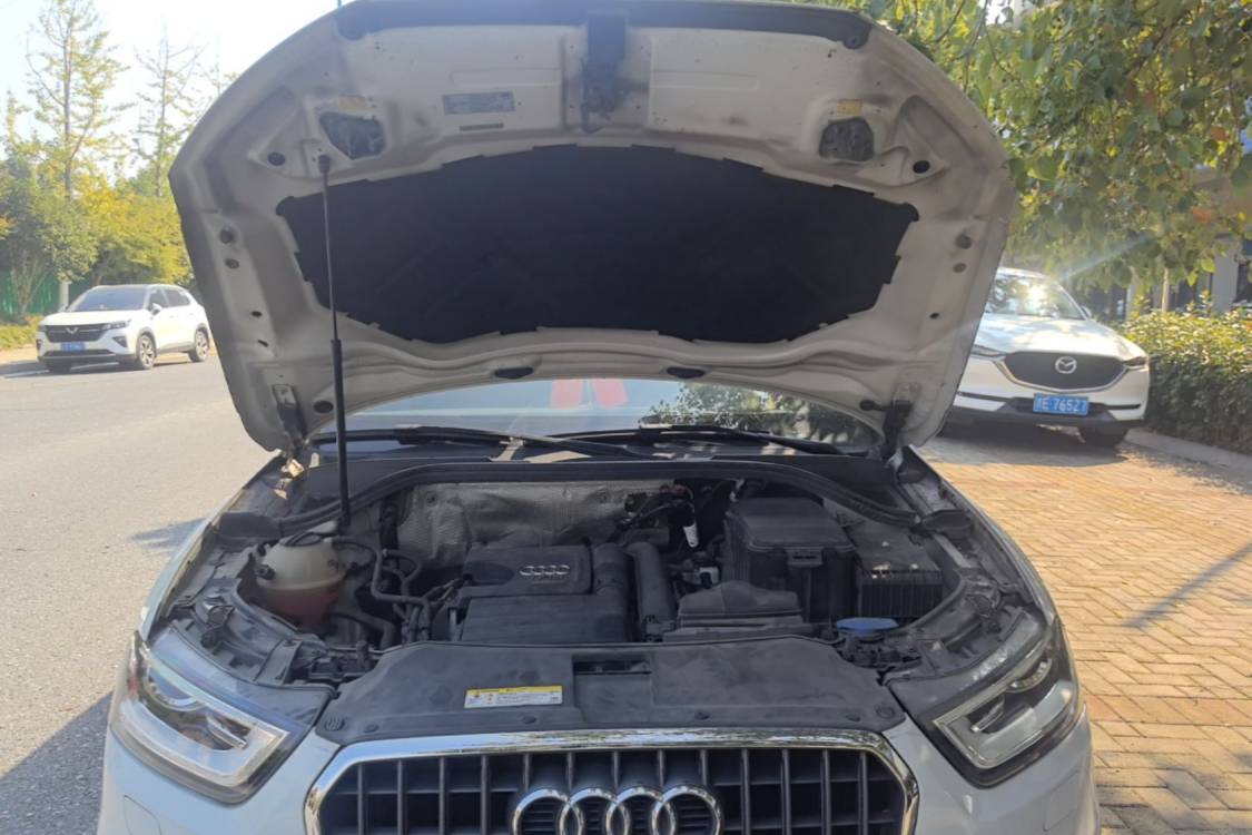 Audi Q3 2015 car image #11