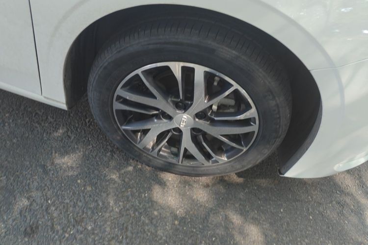 GEELY Emgrand 2023 car image #9