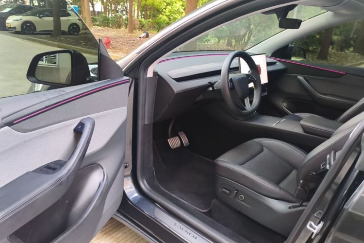 Tesla Model Y 2025 car image #12