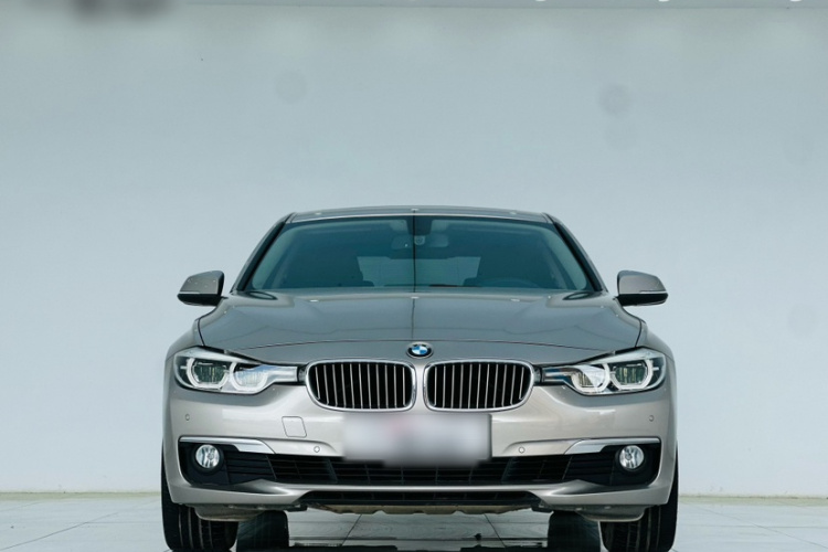 BMW 3 Series 2019 car image #3