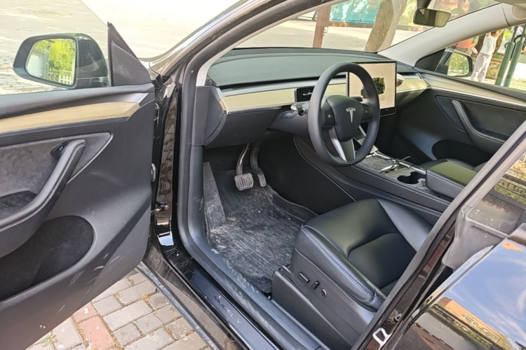 Tesla Model Y 2023 #16 Tesla Model Y 2023 car image #16