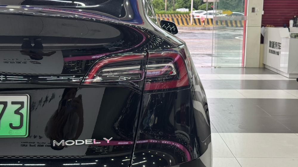 Tesla Model Y 2023 car image #7