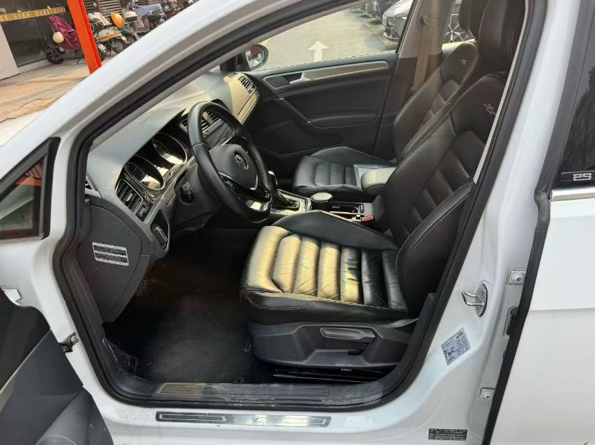 Volkswagen Golf 2017 car image #5
