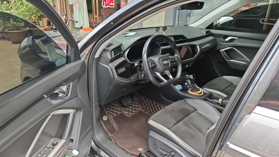 Audi Q3 2020 car image #5