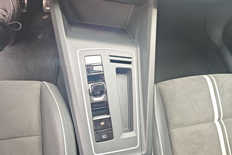 Volkswagen Golf 2024 car image #18